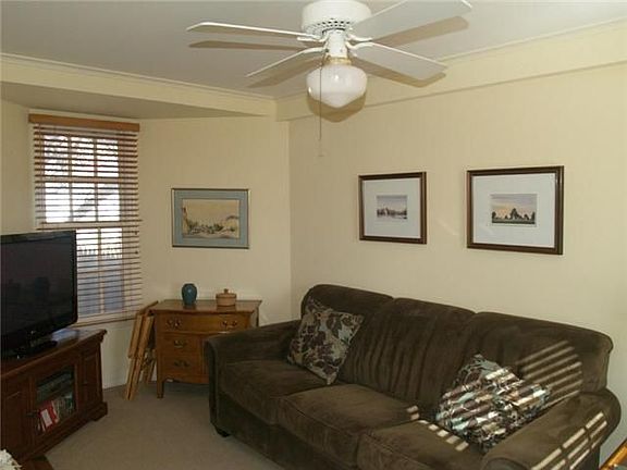 5th image of 813 NW 37th St