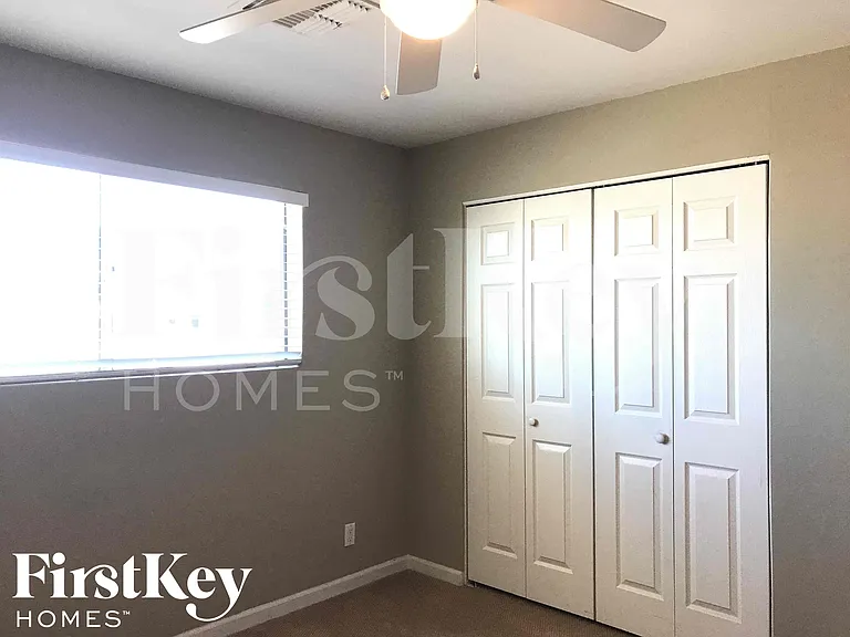 8802 N 35th Dr — Photo 10