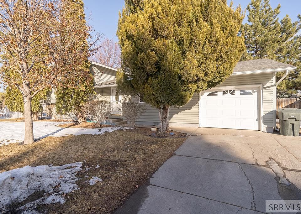 1st image of 880 N Crimson Dr