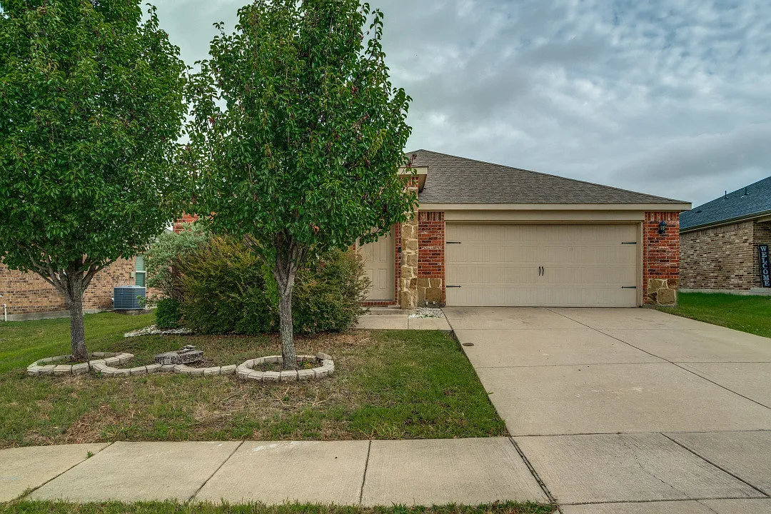 4 bed, 1891 sqft, $1,895 — Photo 2