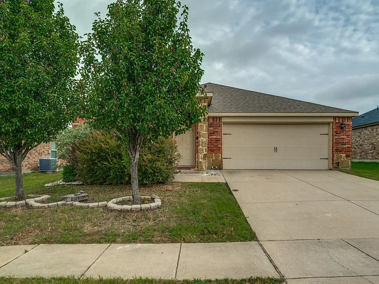 1106 Nickel St — Photo 2