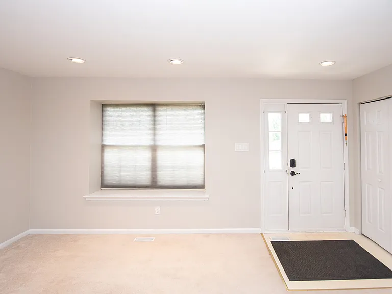 652 Longwood Rd — Photo 4
