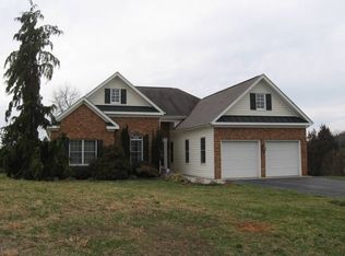 1211 Blueberry Hill Ct, Vinton, VA 24179