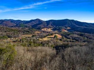 4 Snow Crest Rd, Franklin, NC 28734