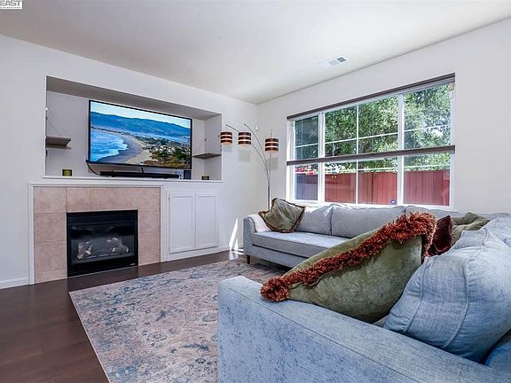 5th image of 354 Accolade Dr