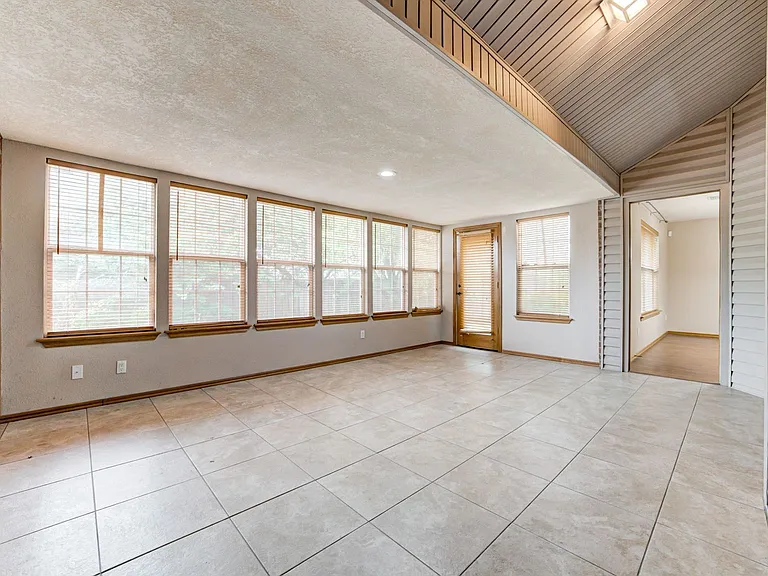 605 Eastview Dr — Photo 25