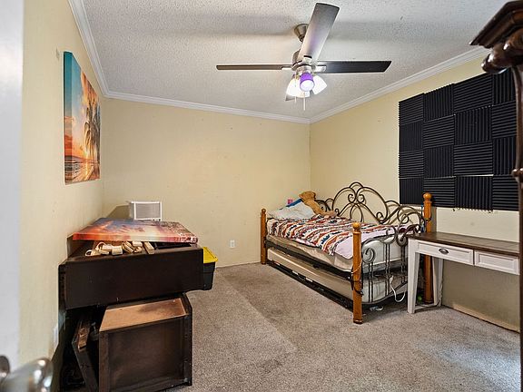 5th image of 948 Meadowcove Cir