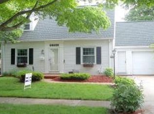 1050 Division St, Green Bay, WI 54303