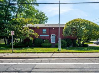 840 Greenwich Ave, Warwick, RI 02886