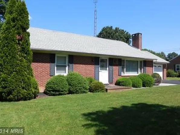 1741 Alexander Ave, Chambersburg, PA 17201