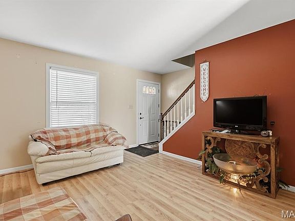 5th image of 244 Wolfner Dr