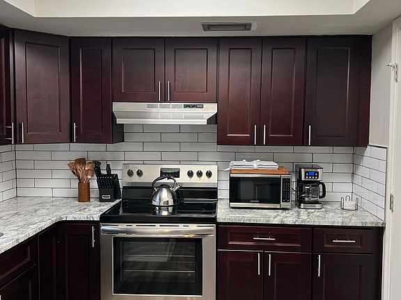 4th image of 1810 East Dr #1812