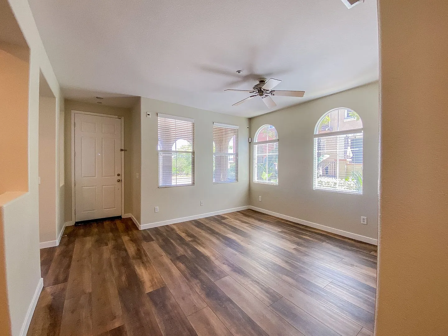 Torrey Highlands 3BR Townhome with Garage — Photo 3