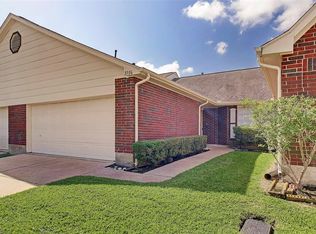 3306 Country Meadows Ct, Pearland, TX 77584