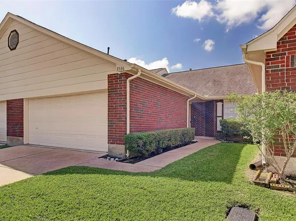3306 Country Meadows Ct, Pearland, TX 77584