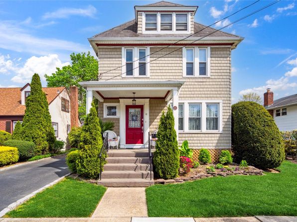 41 Gates Avenue, Malverne, NY 11565