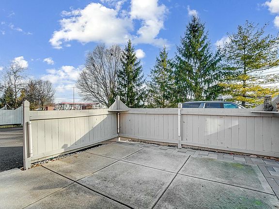5th image of 4909 Meadow Run Dr