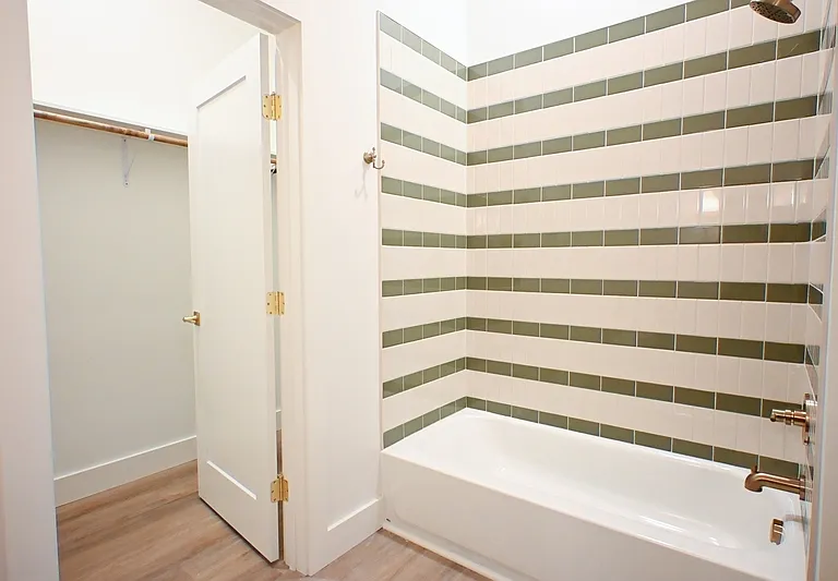 2307 Bedford Ave #8 — Photo 12
