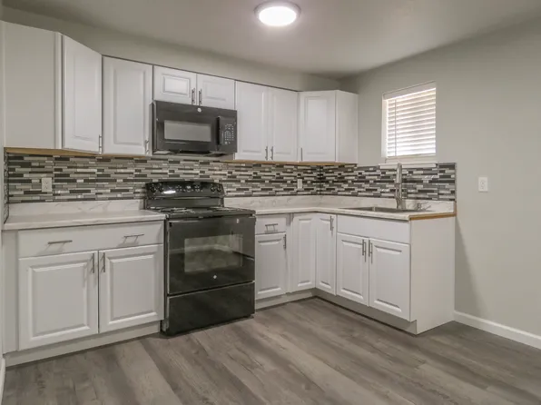 880 N Pershing St #3, Mount Angel, OR 97362