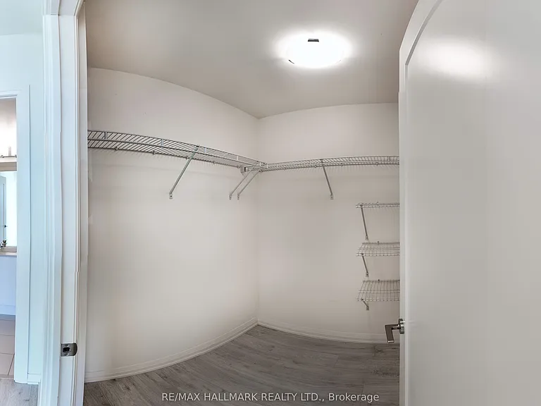 8960 Jane St #912 — Photo 16