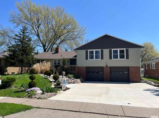 2617 Fillmore Ln, Davenport, IA 52804