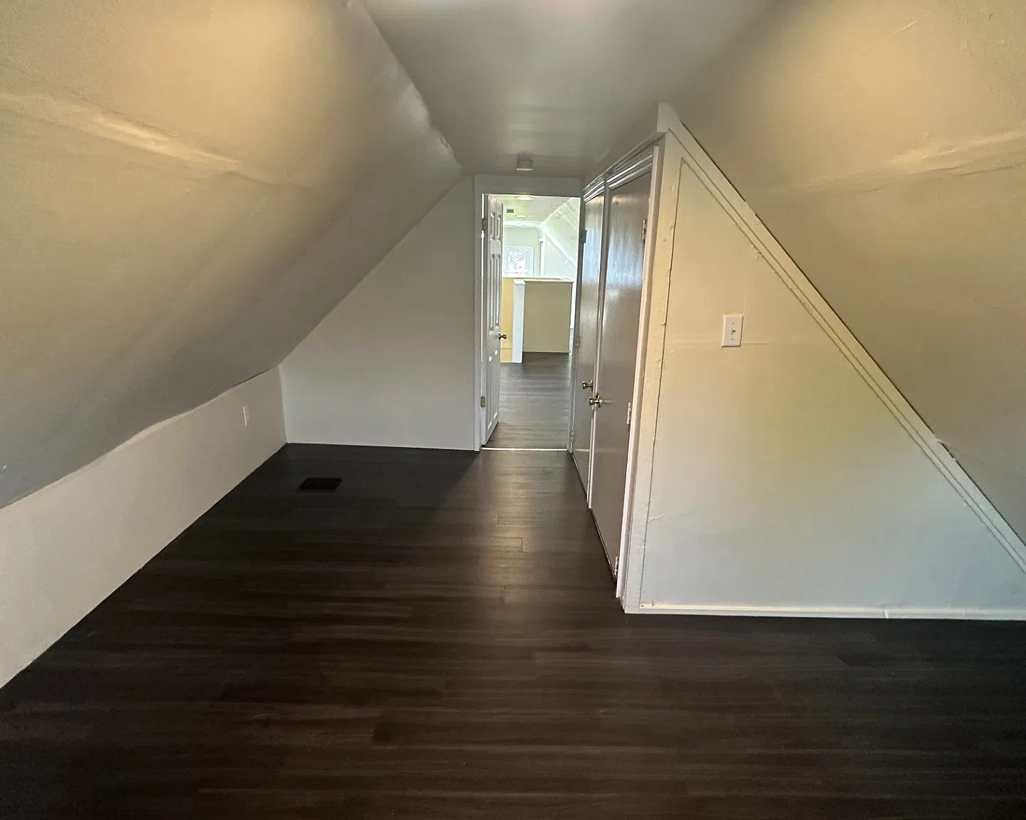 5 bed, 2000 sqft, $3,450 — Photo 3
