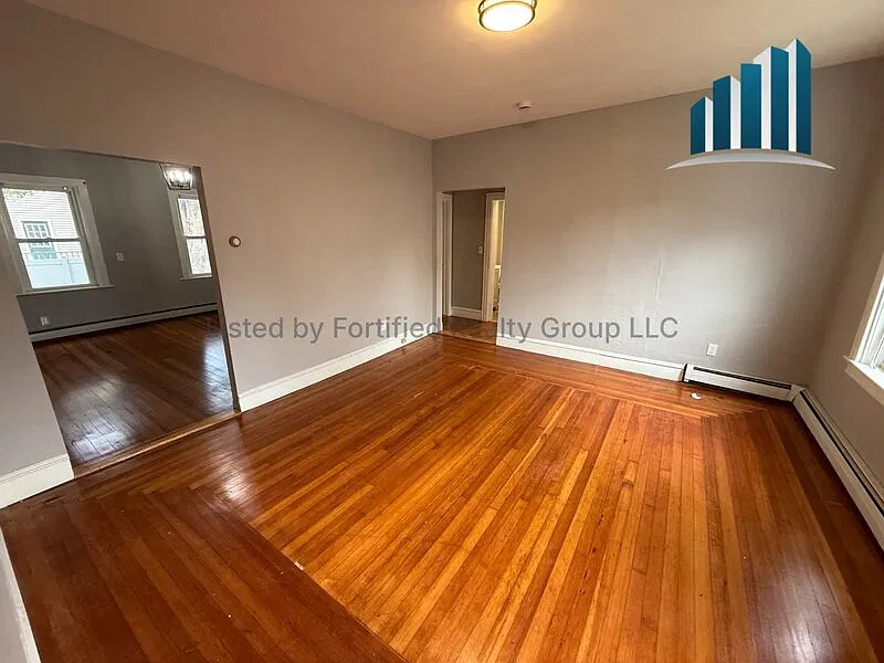 South End — Photo 1