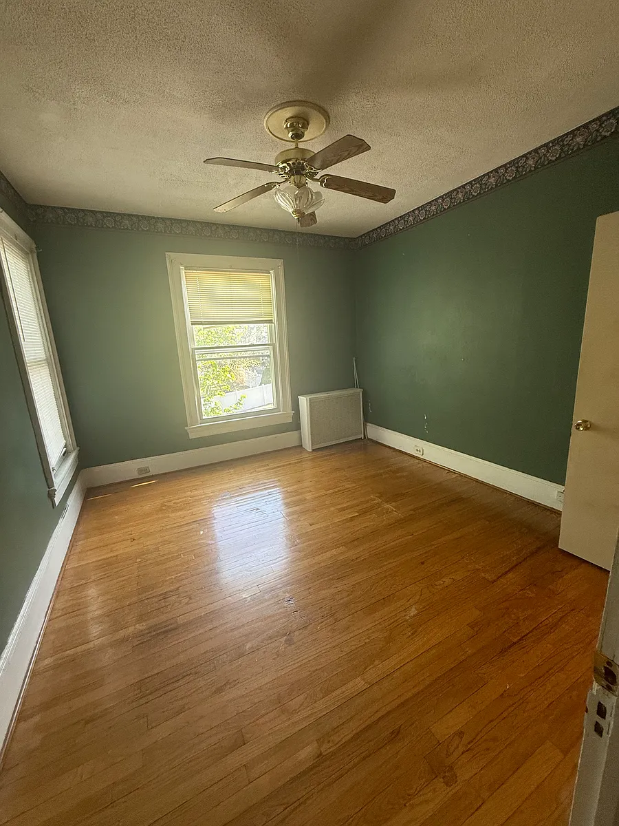 Building Photo - 1108 E Gibson St #3