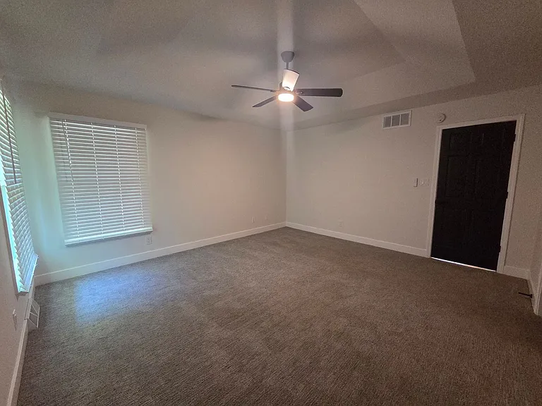 2301 Grant Ln — Photo 28
