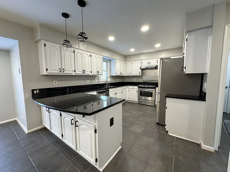 11560 Holly Briar Ln — Photo 12