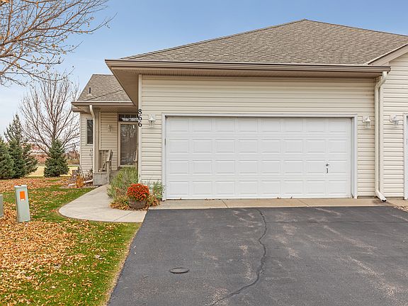 4th image of 866 Regent Dr