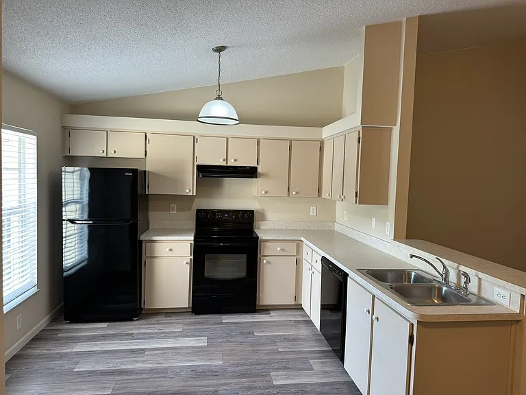 7977 Pinehurst Dr #7977 — Photo 4