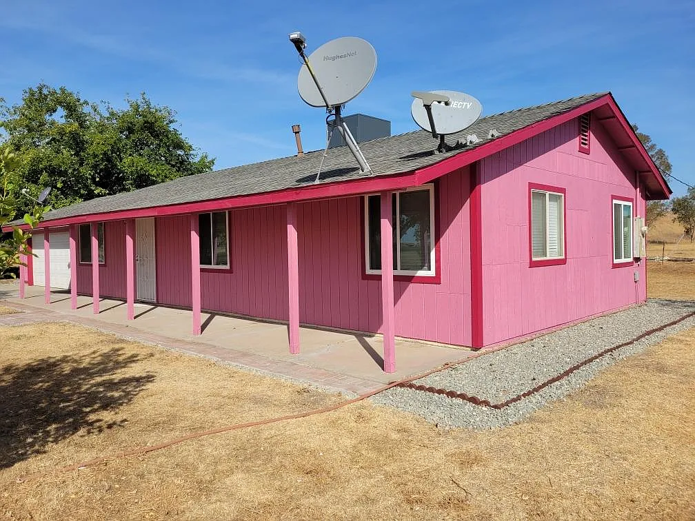 3 bed, 1100 sqft, $2,050 — Photo 3