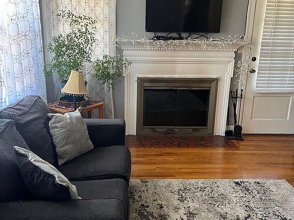 Living Room with fireplace