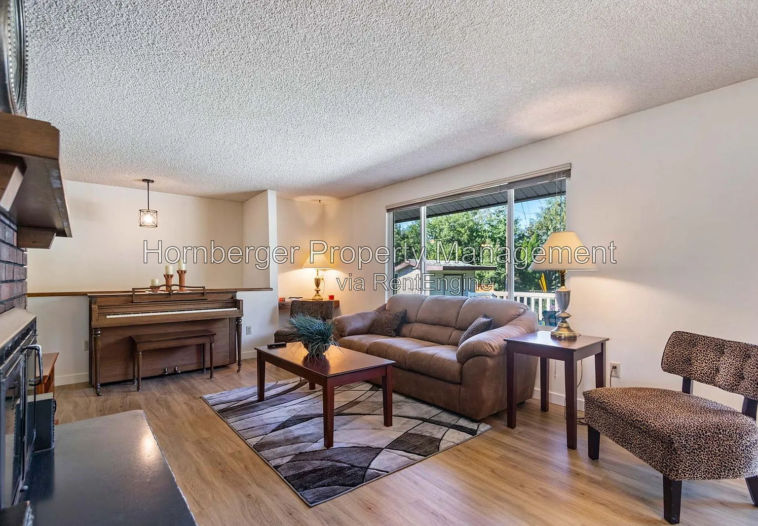 3 bed, 2.0 bath, 2568 sqft, $2,795 — Photo 3