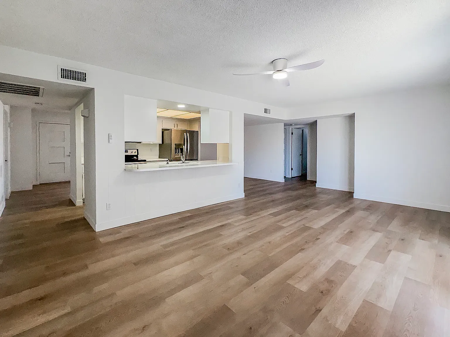4 bed, 1992 sqft, $2,650 — Photo 4