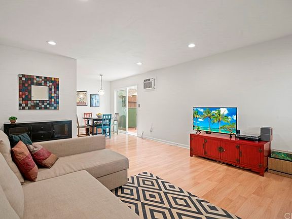 2nd image of 360 Obispo Ave Unit 9