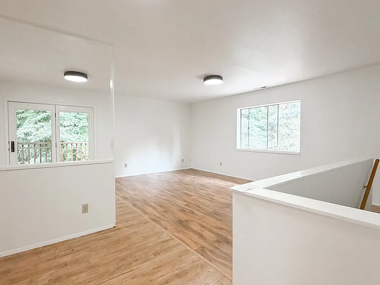 3510 NE Sunset Blvd #B — Photo 2