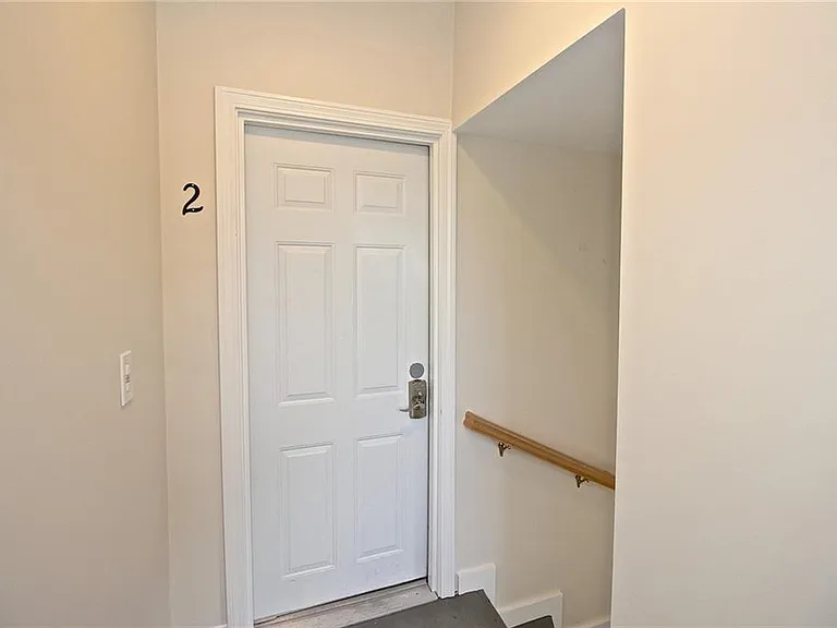 668 Thames St #2 — Photo 11