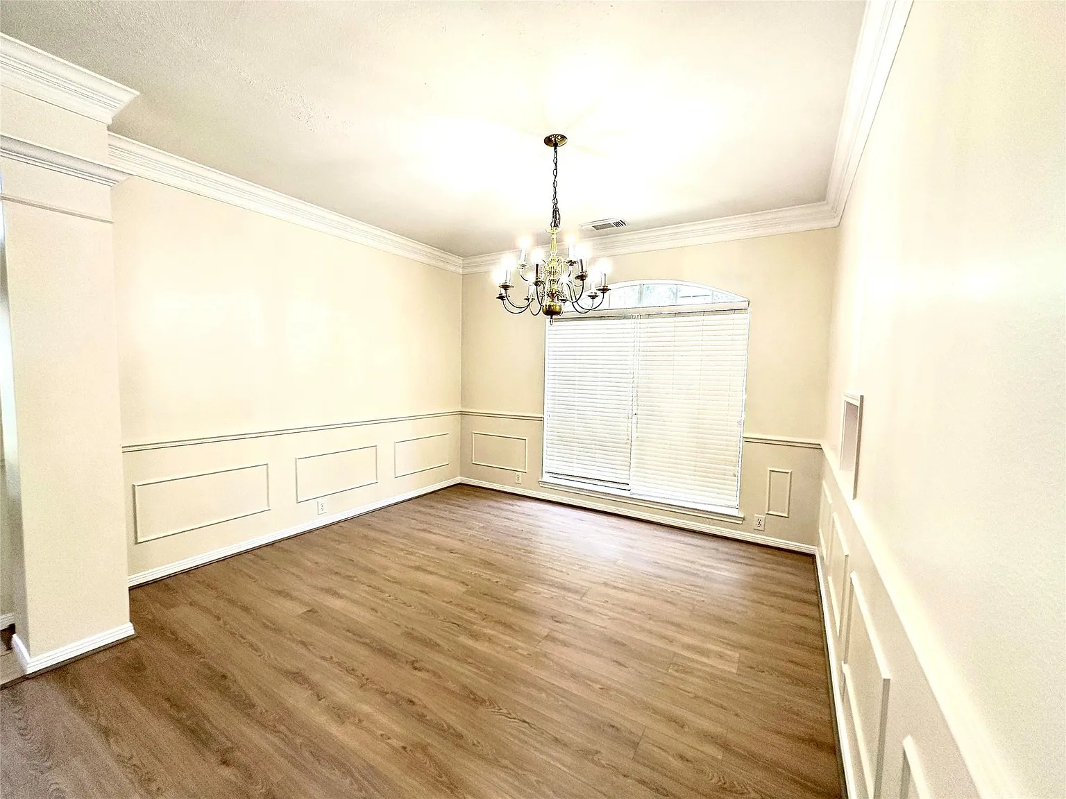 4 bed, 2.5 bath, 2748 sqft, $2,400 — Photo 4