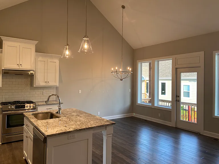 16176 Fontana St — Photo 10