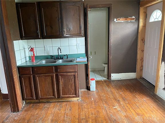 4th image of 130 N 1st St