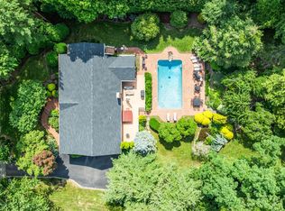 14 Etna Ln, Dix Hills, NY