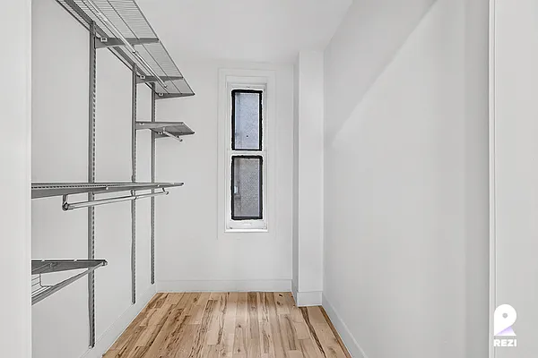 Rented by REZI | media 90