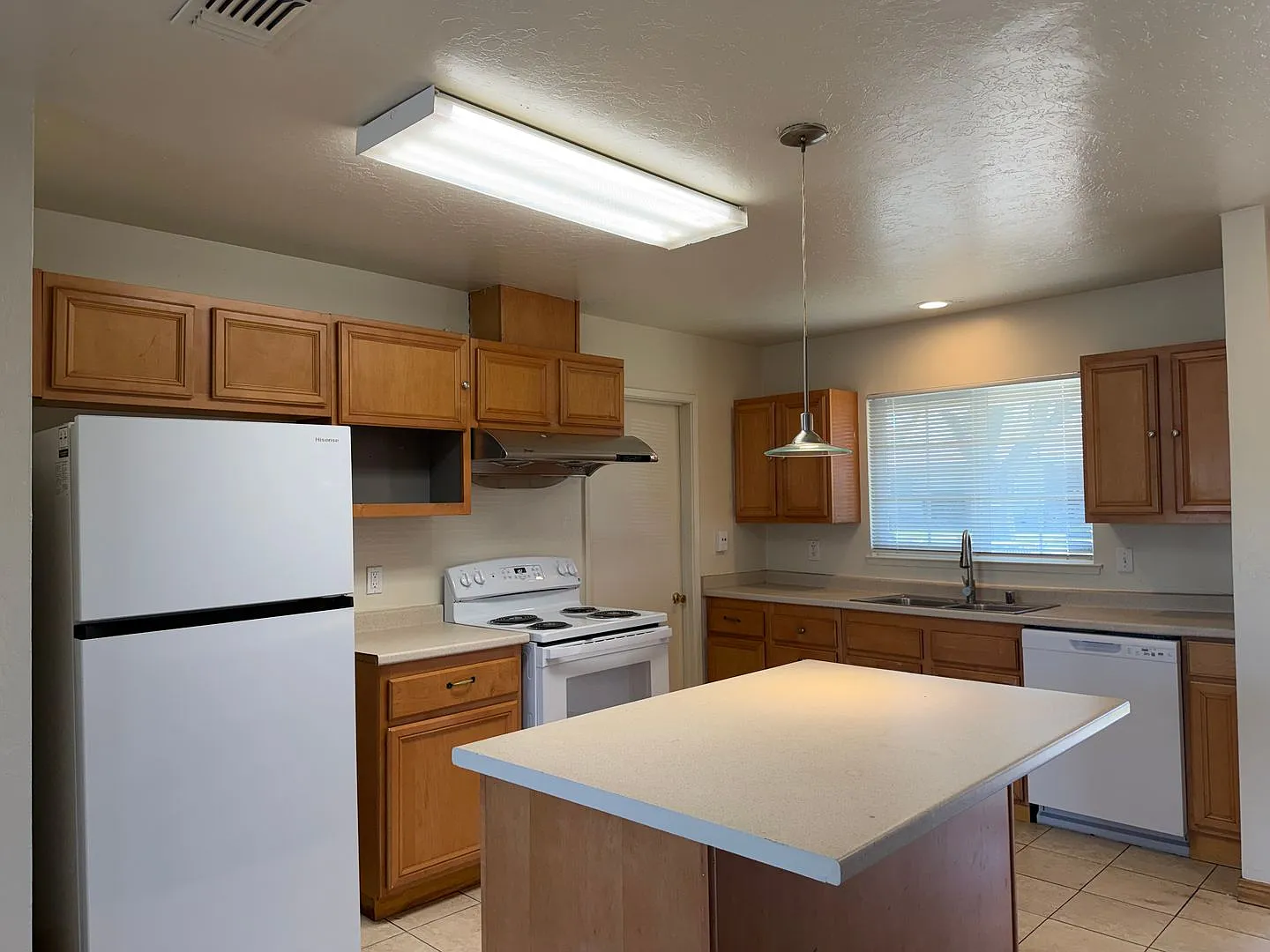 Updated 3 Bedroom Home In North Highlands!! — Photo 3