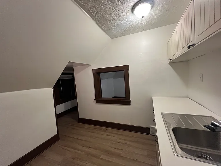320 Zara St #2 — Photo 13