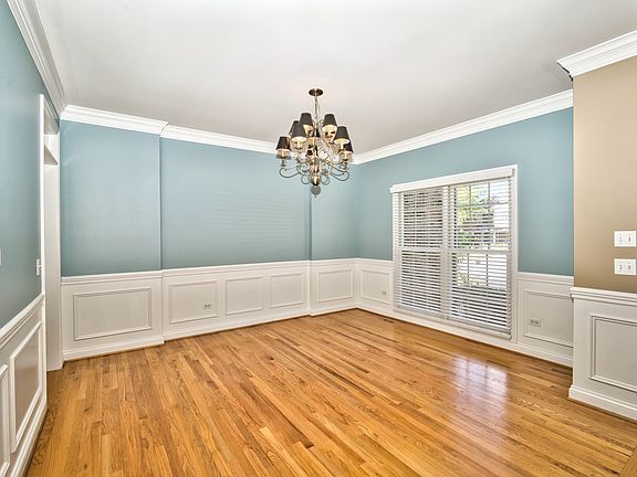 4th image of 3416 Goldfinch Dr
