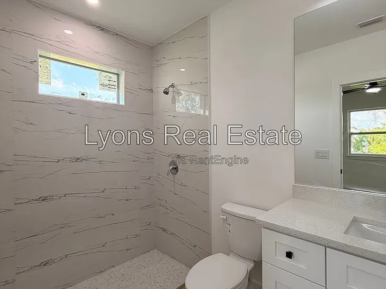 2210 Armour Rd — Photo 19