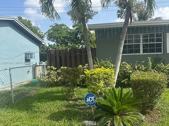 3rd image of 930 NW 180th Ter