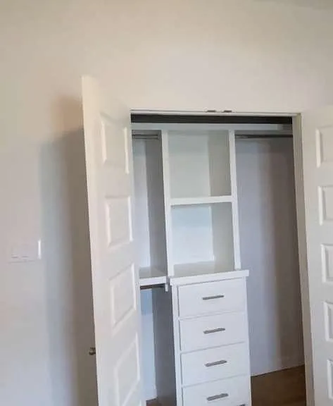 215 Laredo Blvd — Photo 12